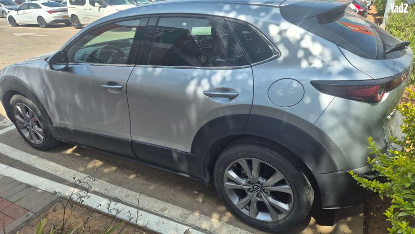 מודעת רכב מאזדה CX-30 2