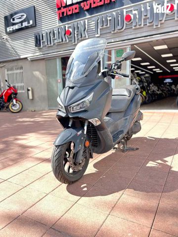 מודעת רכב סאן יאנג ג'וי-מקס Z-300