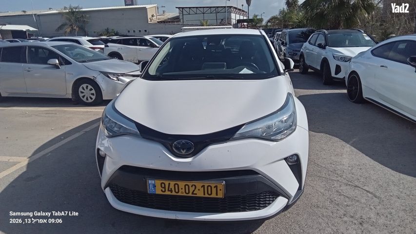 מודעת רכב טויוטה C-HR