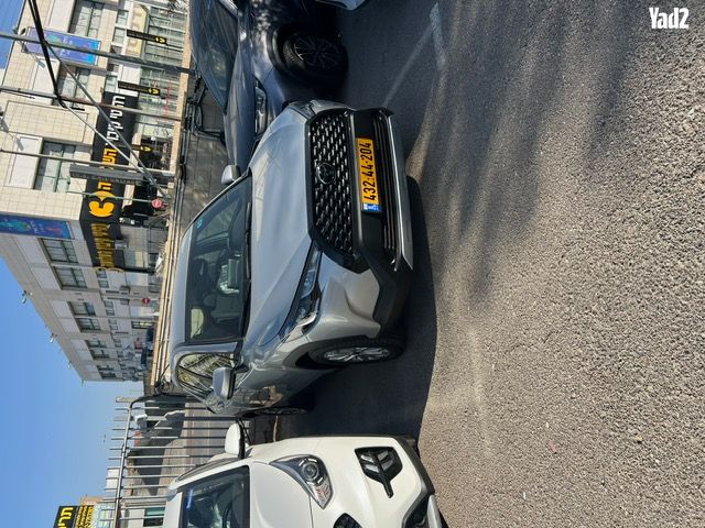 מודעת רכב טויוטה קורולה קרוס