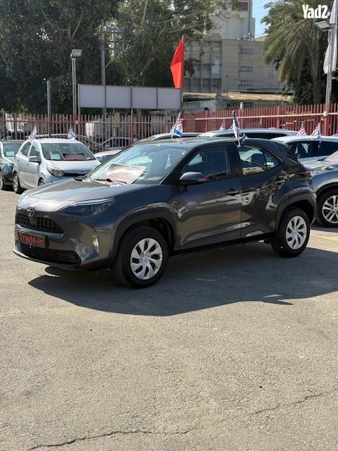 מודעת רכב טויוטה יאריס קרוס