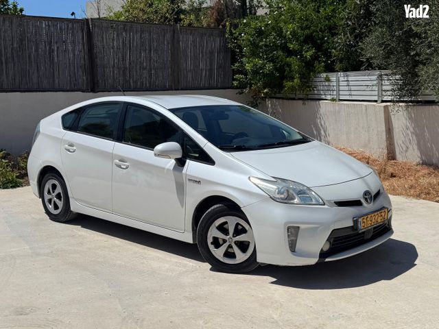 מודעת רכב טויוטה פריוס