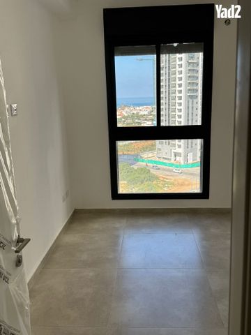 אהוד מנור 32