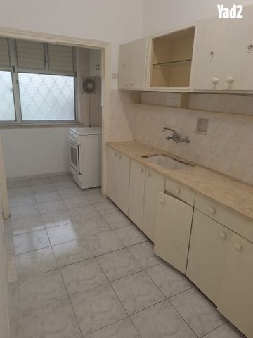 המעפיל 16