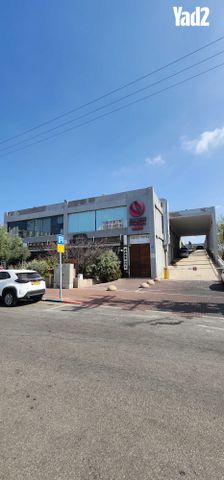 לזרוב 23