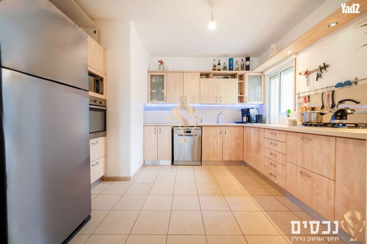 זכרון יעקב 14