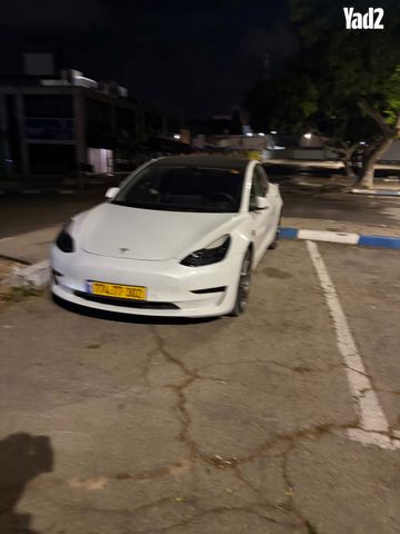 מודעת רכב טסלה מודל 3