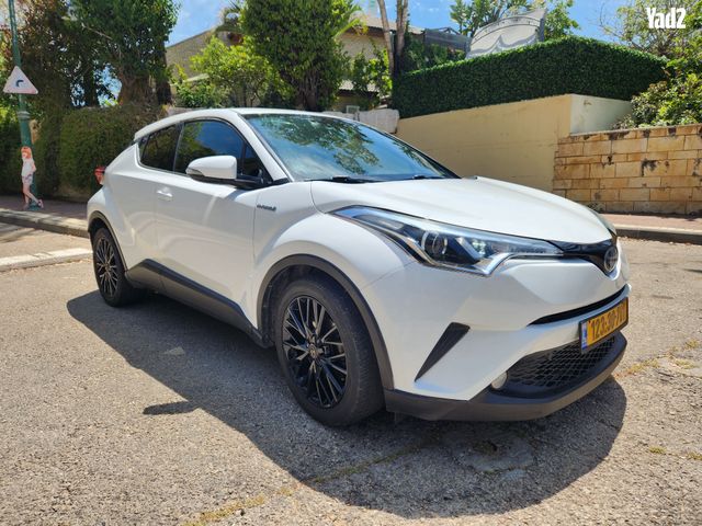 מודעת רכב טויוטה C-HR