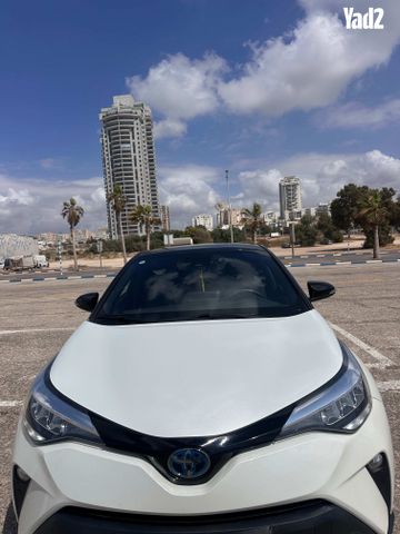 מודעת רכב טויוטה C-HR