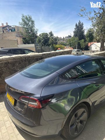 מודעת רכב טסלה מודל 3