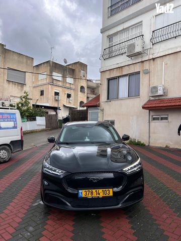 מודעת רכב פורד מוסטנג Mach-E