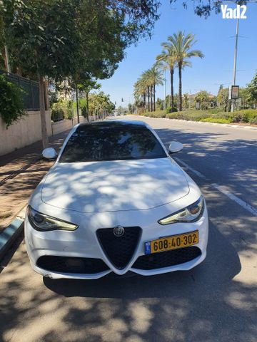 מודעת רכב אלפא רומיאו ג'וליה