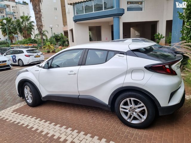 מודעת רכב טויוטה C-HR