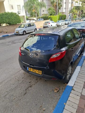 מודעת רכב מאזדה 2