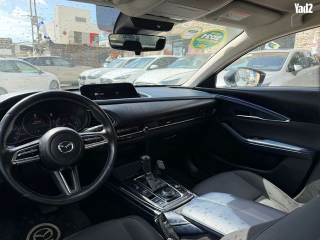 מודעת רכב מאזדה CX-30 2