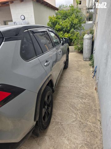 מודעת רכב טויוטה RAV4