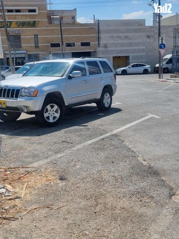 מודעת רכב ג'יפ גרנד צ'ירוקי