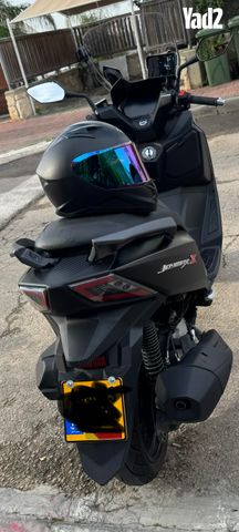 מודעת רכב סאן יאנג ג'וי-מקס Z-300