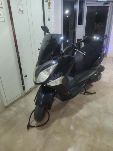 מודעת רכב סאן יאנג ג'וי-מקס 300 XI