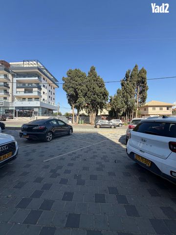 חנויות/ שטח מסחרי