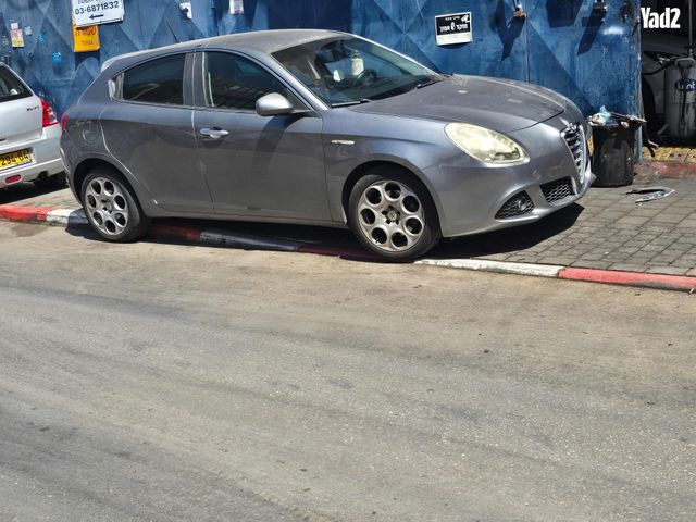 מודעת רכב אלפא רומיאו ג'ולייטה