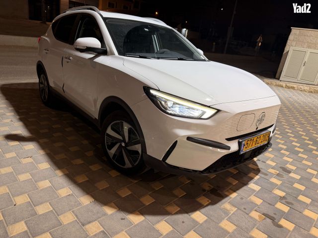 מודעת רכב אם ג'י ZS
