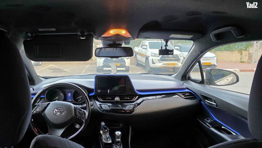 מודעת רכב טויוטה C-HR