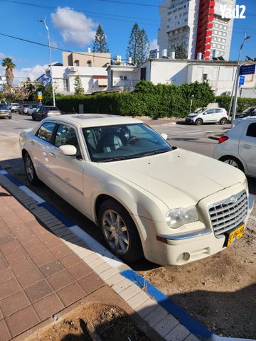 מודעת רכב קרייזלר 300