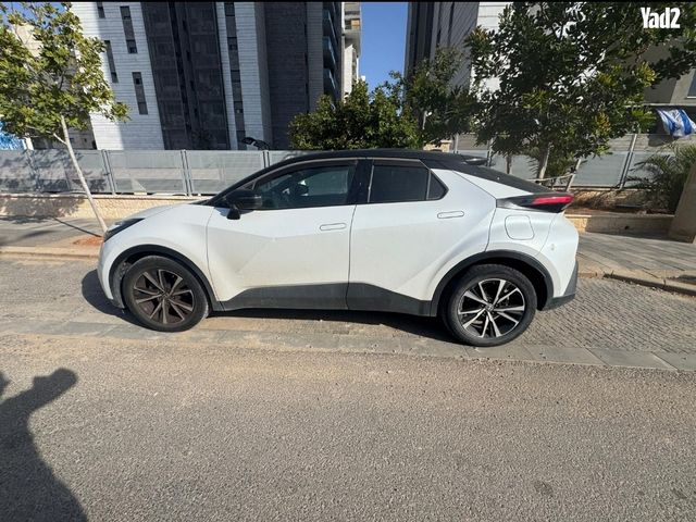 מודעת רכב טויוטה C-HR