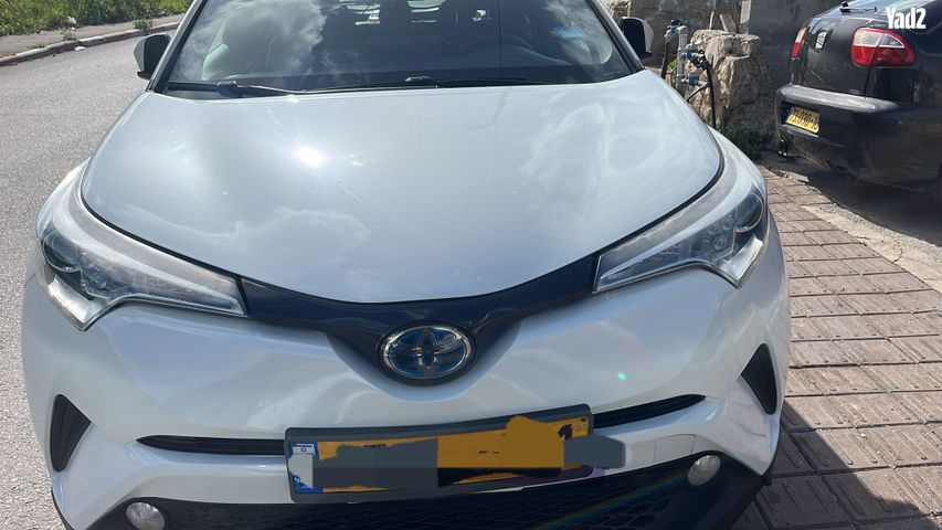 מודעת רכב טויוטה C-HR