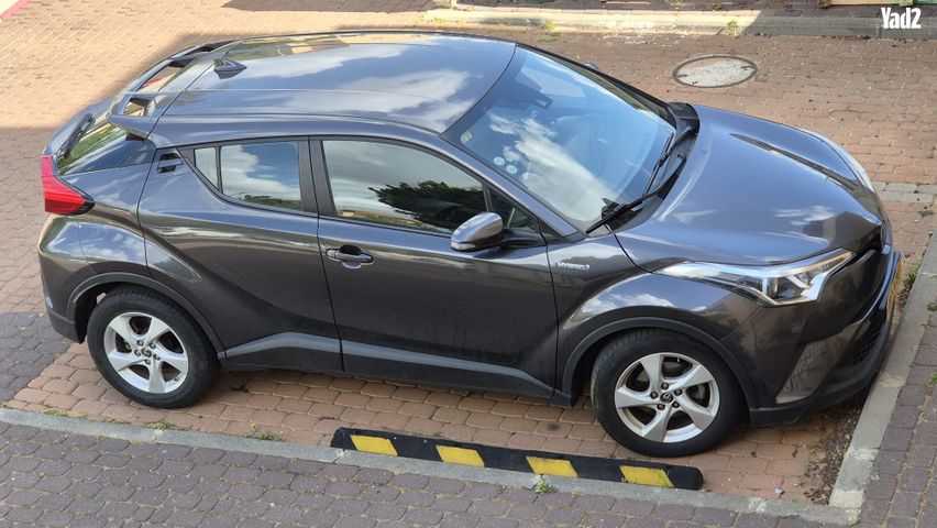 מודעת רכב טויוטה C-HR