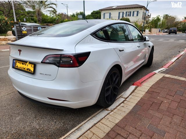מודעת רכב טסלה מודל 3