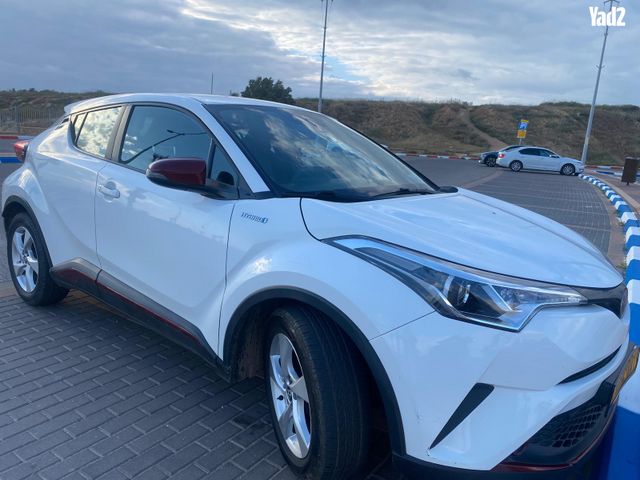 מודעת רכב טויוטה C-HR