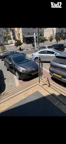 מודעת רכב מאזדה 3