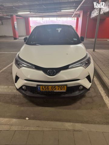 מודעת רכב טויוטה C-HR