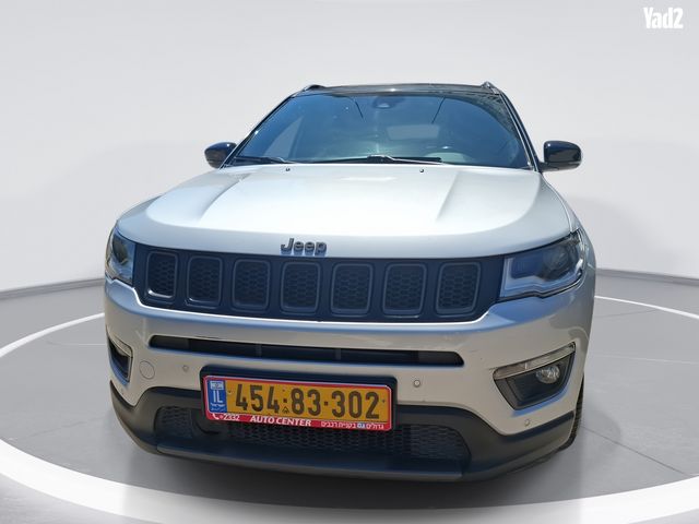 מודעת רכב ג'יפ קומפאס
