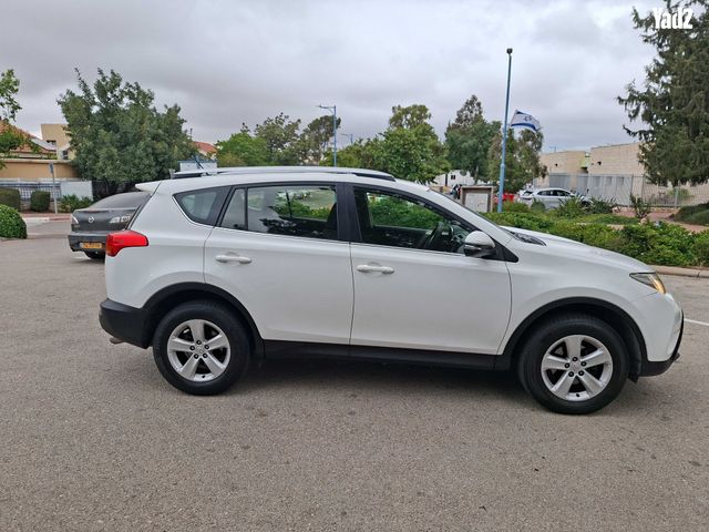מודעת רכב טויוטה RAV4