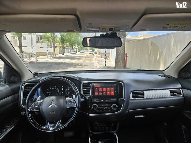 מודעת רכב מיצובישי אאוטלנדר 1