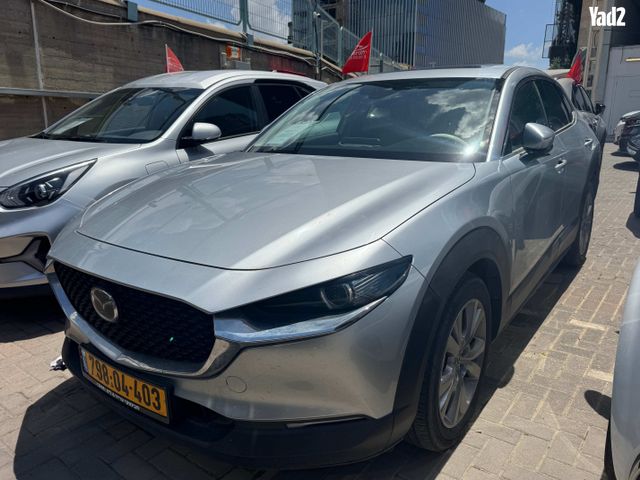 מודעת רכב מאזדה CX-30