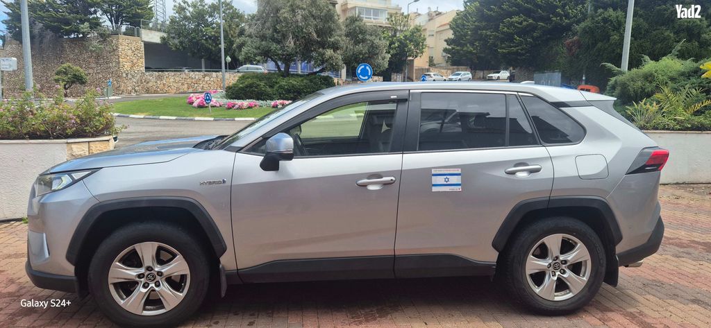 מודעת רכב טויוטה RAV4