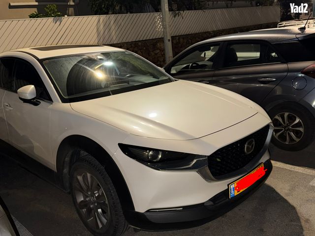 מודעת רכב מאזדה CX-30
