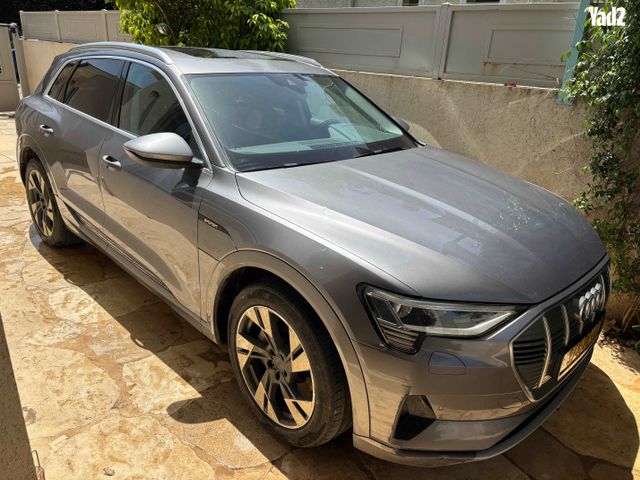 מודעת רכב אאודי E-tron