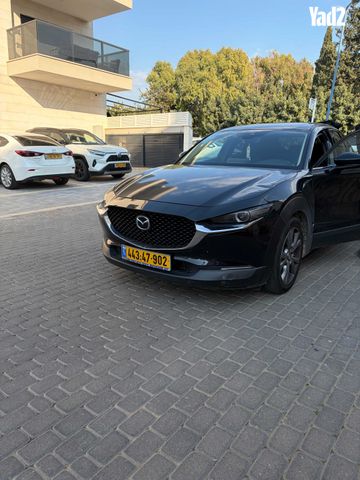 מודעת רכב מאזדה CX-30
