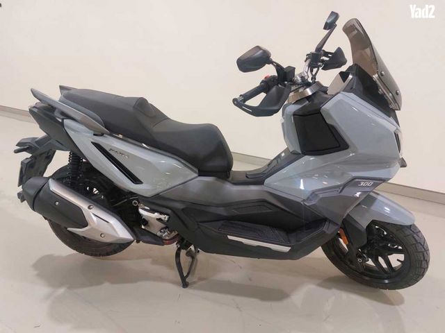 מודעת רכב סאן יאנג ADX 300