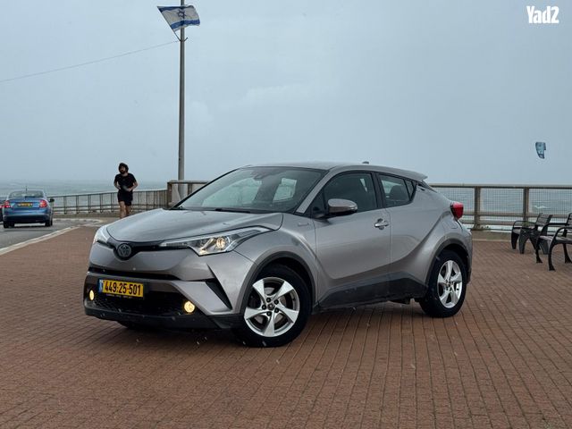 מודעת רכב טויוטה C-HR