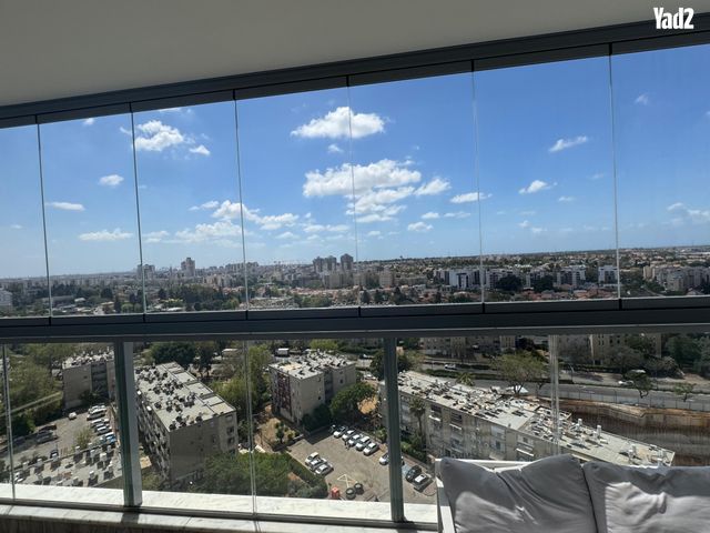 חרמון 16