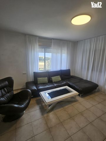 האירוסים 26