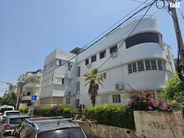 תל חי 12