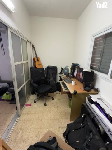 חירותנו 38
