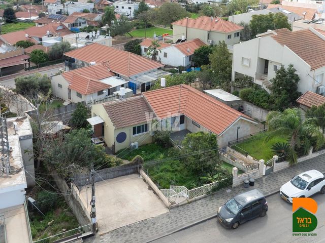 המושבה